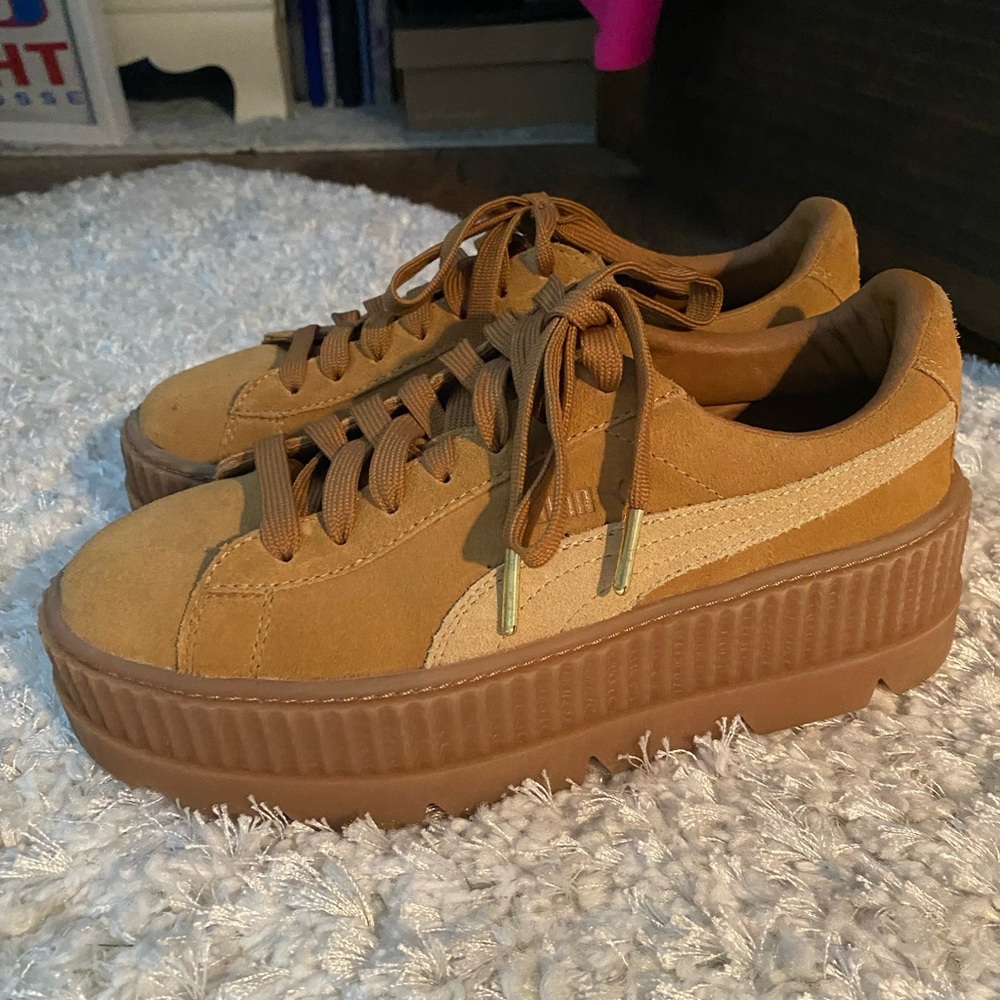 Vintage platform PUMAS